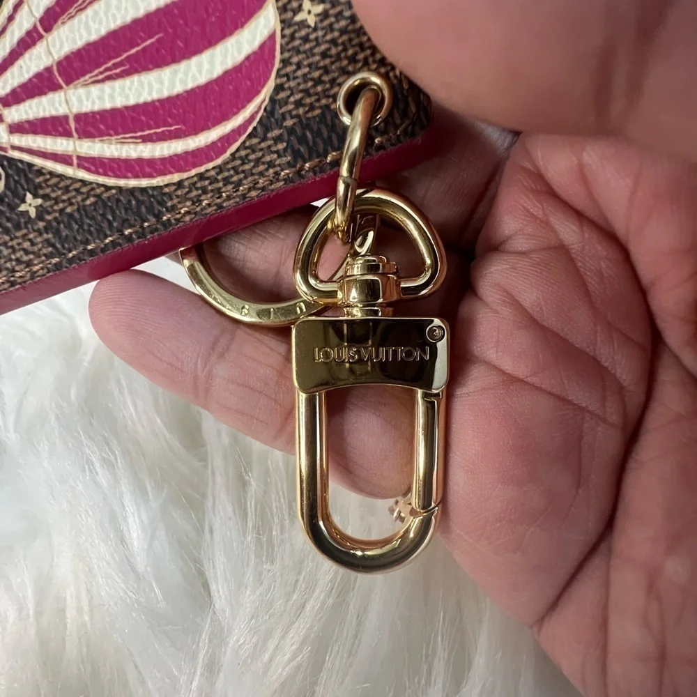 𝅺LOUIS vuitton Brown Illustre Air Balloon DE charm intial EC